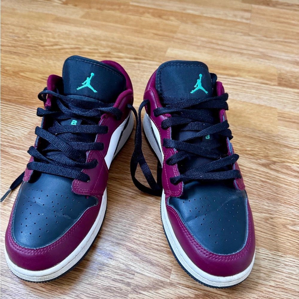 Jordan Black and Burgundy Sneakers Classic Basketball Design
